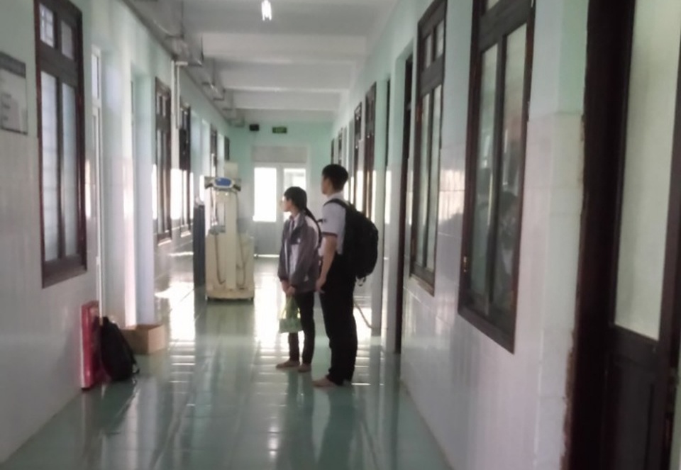Đẫm nước mắt tình cảm cô trò nơi bệnh viện - 8 Đẫm nước mắt tình cảm cô trò nơi bệnh viện - 8