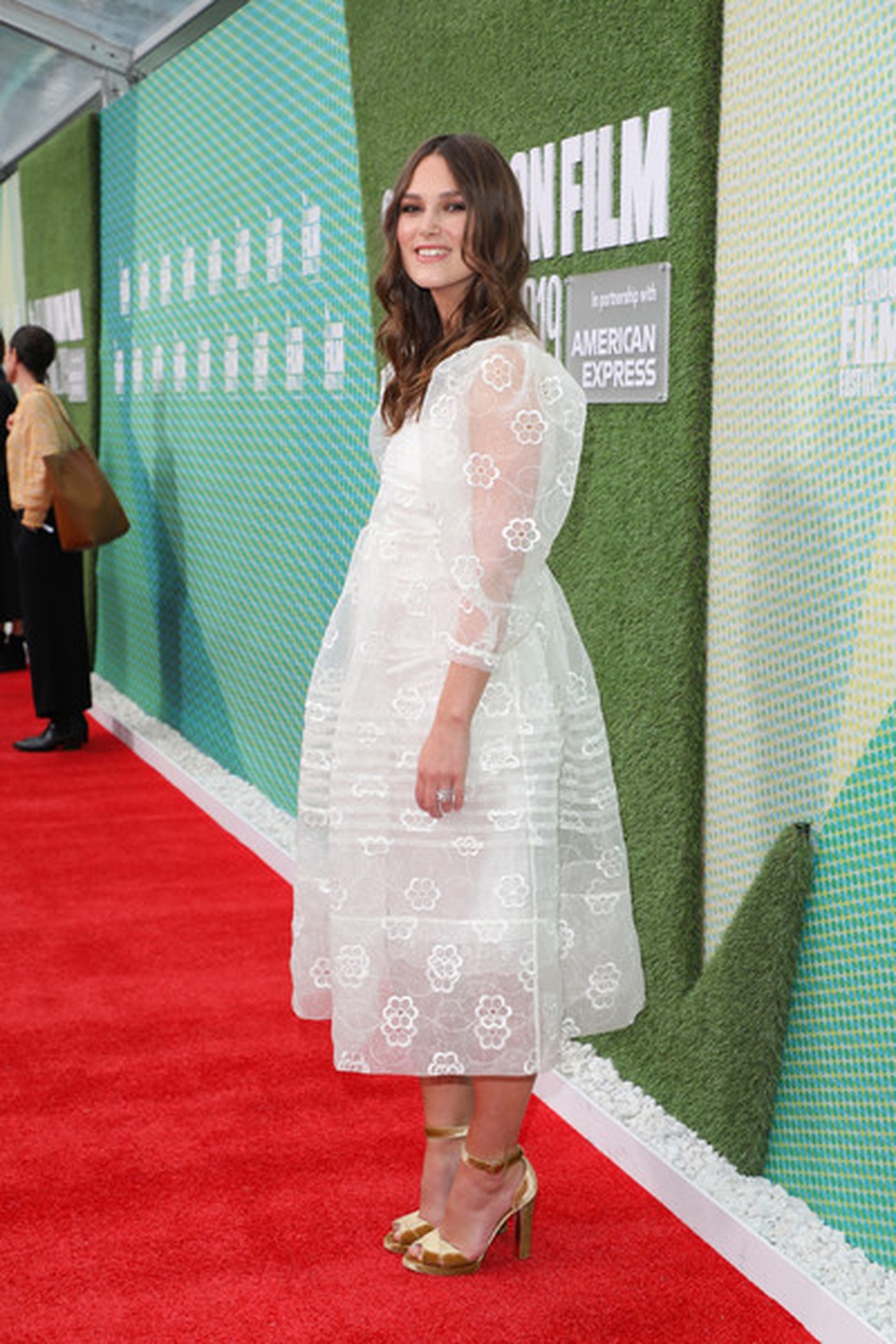 Tái xuất sau khi sinh con, Keira Knightley thon thả đáng kinh ngạc - 5 Tái xuất sau khi sinh con, Keira Knightley thon thả đáng kinh ngạc - 5