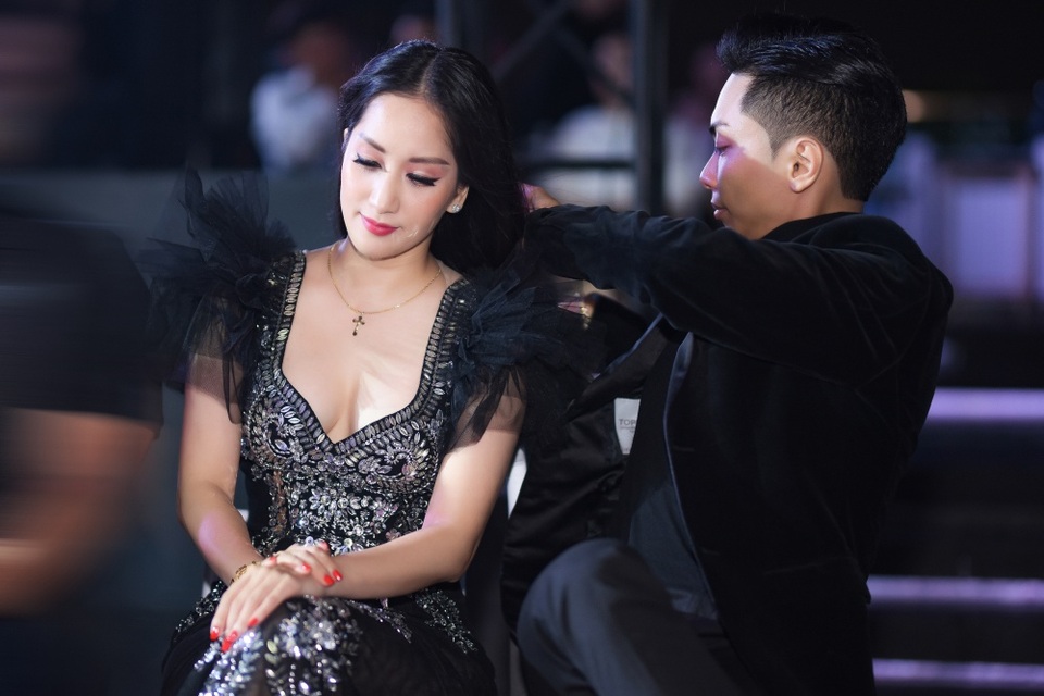 Khánh Thi luôn muốn là “số 1” trong mắt “chồng trẻ” Phan Hiển - 12 Khánh Thi luôn muốn là “số 1” trong mắt “chồng trẻ” Phan Hiển - 12
