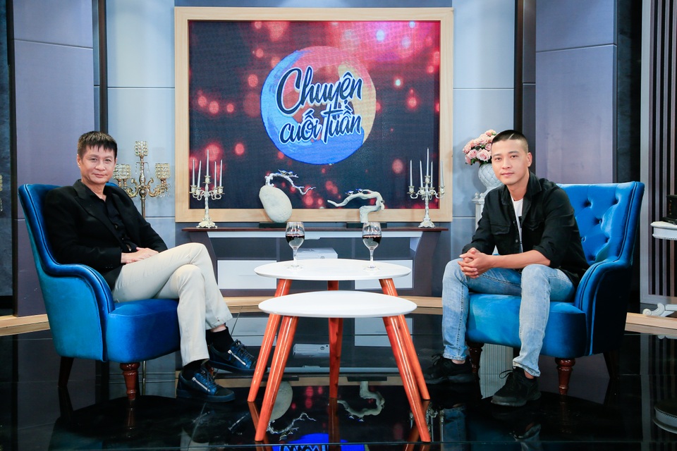 Đạo diễn Lê Hoàng “ngượng chín mặt” khi các vũ công thản nhiên thay đồ trước mặt - 2 Đạo diễn Lê Hoàng “ngượng chín mặt” khi các vũ công thản nhiên thay đồ trước mặt - 2