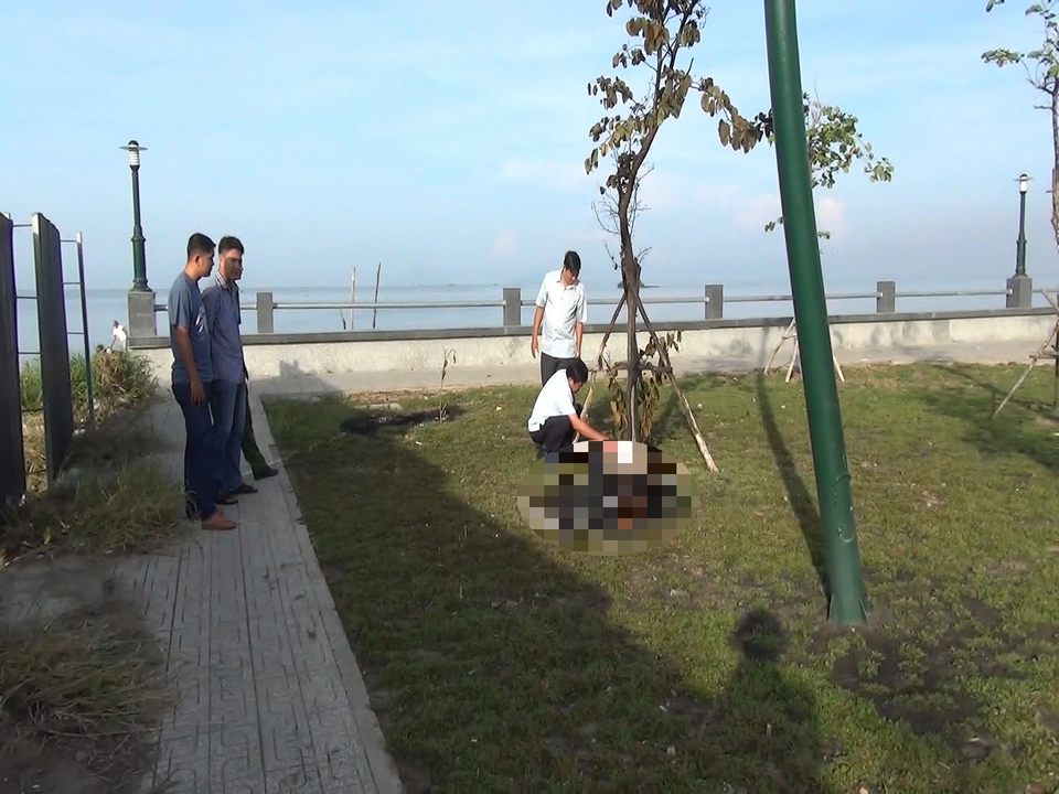 Người đàn ông tự thiêu trong công viên - 1 Người đàn ông tự thiêu trong công viên - 1