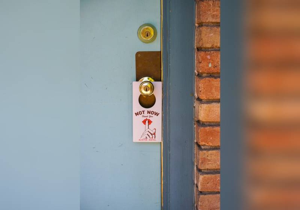 Khách sạn sang trọng với phòng tắm xuyên thấu trở thành cứu tinh hâm nóng tình yêu - 4