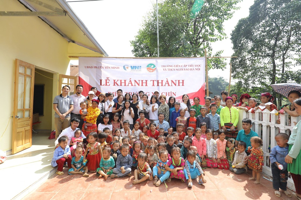 Hà Nội: Thầy trò và phụ huynh đóng góp 1,6 tỷ đồng xây trường vùng cao - 2 Hà Nội: Thầy trò và phụ huynh đóng góp 1,6 tỷ đồng xây trường vùng cao - 2