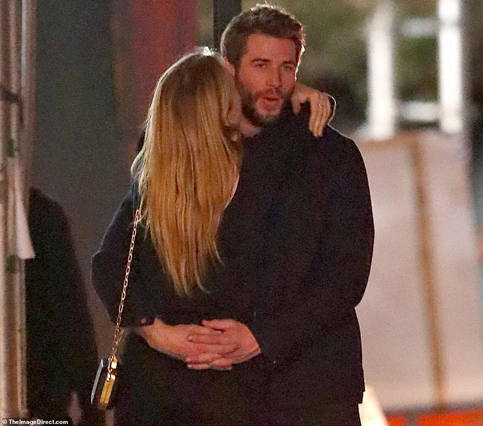 Liam Hemsworth đã có bạn gái mới - 5 Liam Hemsworth đã có bạn gái mới - 5