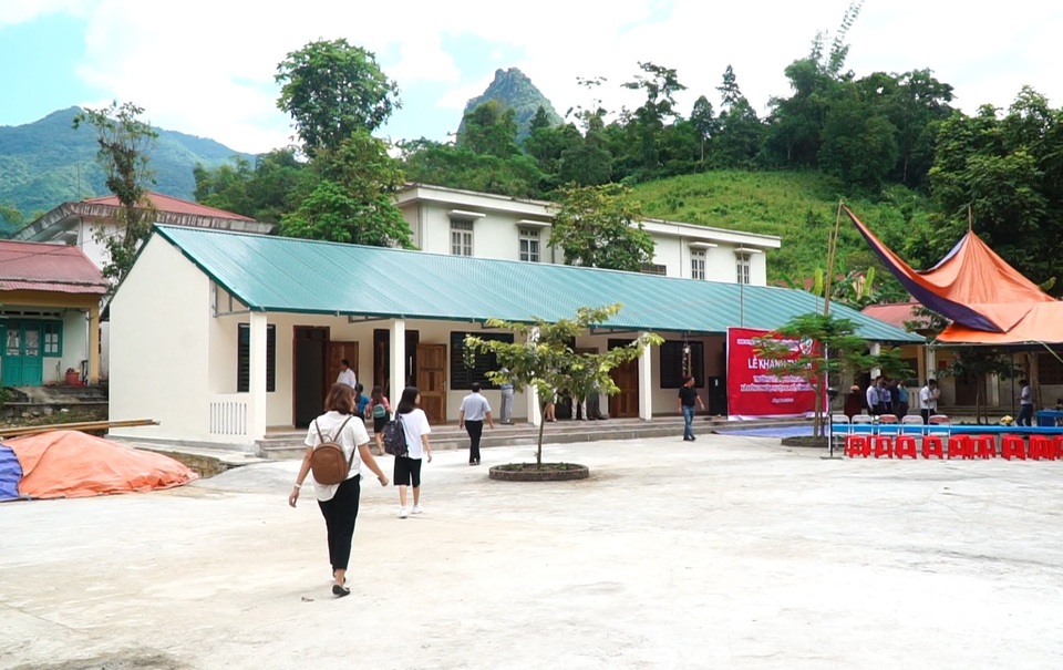Hà Nội: Thầy trò và phụ huynh đóng góp 1,6 tỷ đồng xây trường vùng cao - 7 Hà Nội: Thầy trò và phụ huynh đóng góp 1,6 tỷ đồng xây trường vùng cao - 7