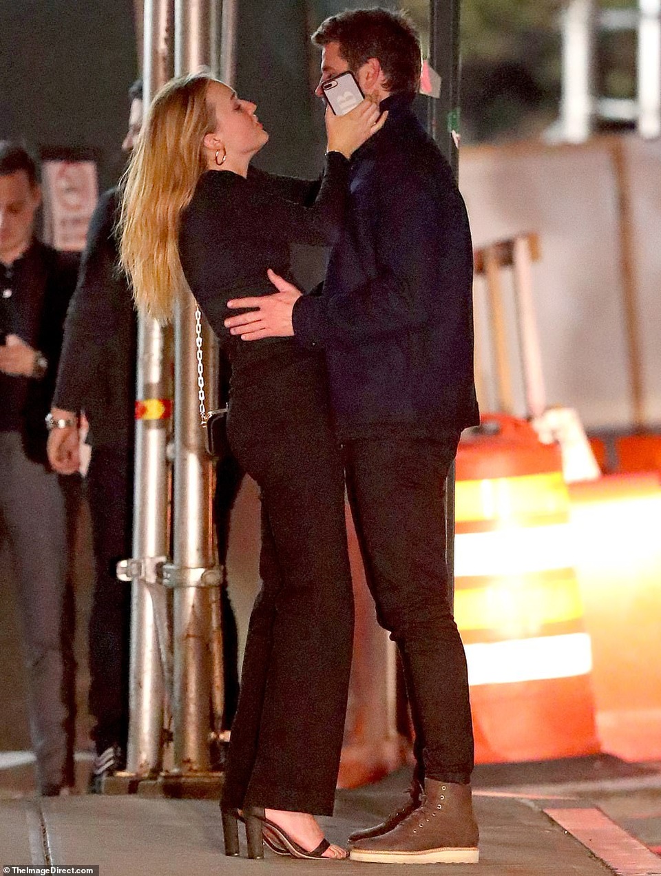Liam Hemsworth đã có bạn gái mới - 6 Liam Hemsworth đã có bạn gái mới - 6
