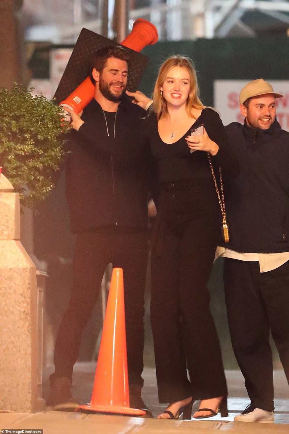 Liam Hemsworth đã có bạn gái mới - 8 Liam Hemsworth đã có bạn gái mới - 8