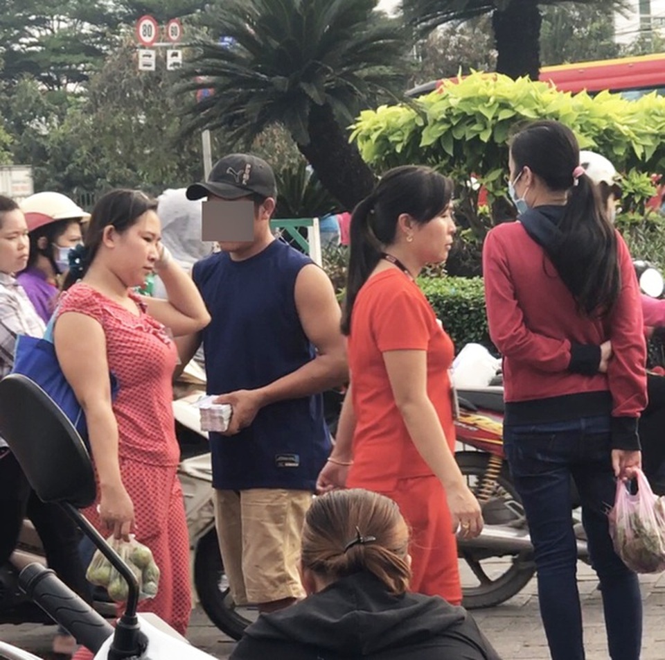 Chua chát suất ăn công nhân dưới 15.000 đồng - 2 Chua chát suất ăn công nhân dưới 15.000 đồng - 2