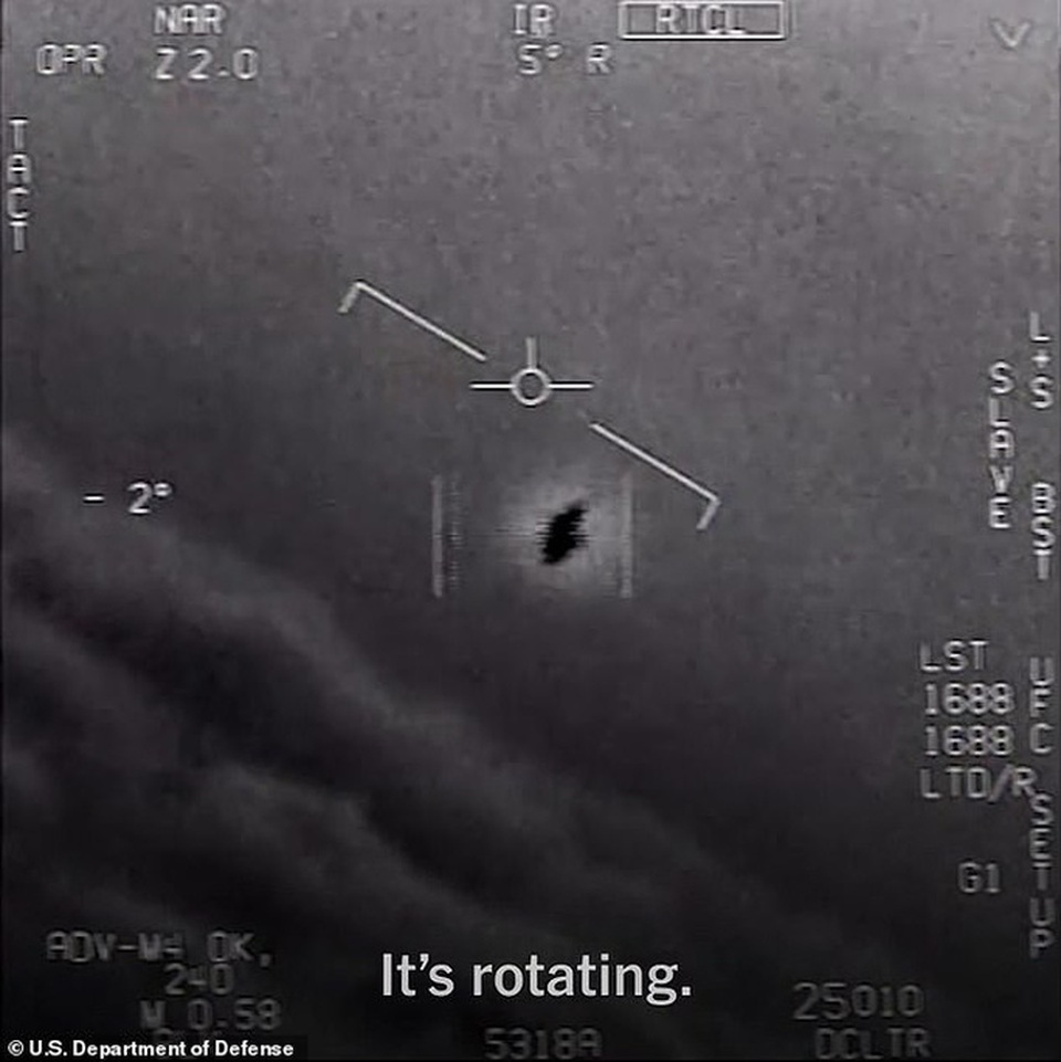 Cựu phi công Hải quân Mỹ tiết lộ về UFO trồi lên từ dưới biển - 3 Cựu phi công Hải quân Mỹ tiết lộ về UFO trồi lên từ dưới biển - 3