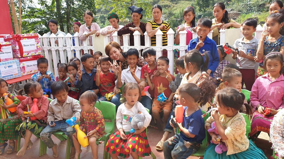 Hà Nội: Thầy trò và phụ huynh đóng góp 1,6 tỷ đồng xây trường vùng cao - 8 Hà Nội: Thầy trò và phụ huynh đóng góp 1,6 tỷ đồng xây trường vùng cao - 8