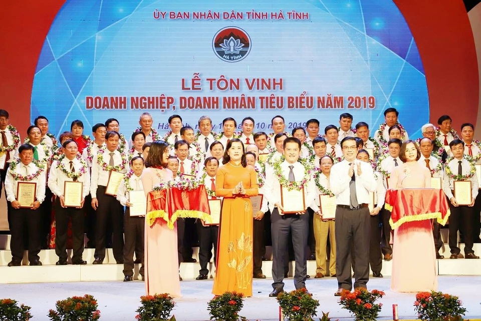 Hà Tĩnh vinh danh 53 doanh nghiệp, doanh nhân tiêu biểu - 1 Hà Tĩnh vinh danh 53 doanh nghiệp, doanh nhân tiêu biểu - 1