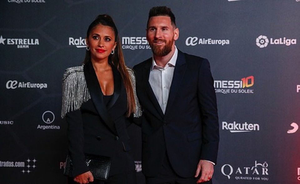Messi “tay trong tay” cùng bà xã ra mắt show diễn cuộc đời - 1 Messi “tay trong tay” cùng bà xã ra mắt show diễn cuộc đời - 1