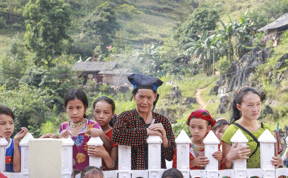 Hà Nội: Thầy trò và phụ huynh đóng góp 1,6 tỷ đồng xây trường vùng cao - 6 Hà Nội: Thầy trò và phụ huynh đóng góp 1,6 tỷ đồng xây trường vùng cao - 6
