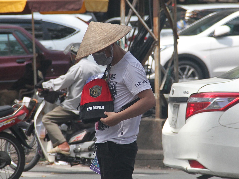 Thành viên đội U22 UAE ngạc nhiên với tình trạng phe vé - 4 Thành viên đội U22 UAE ngạc nhiên với tình trạng phe vé - 4