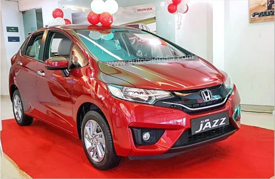 TOP 10 xe ế ẩm nhất Việt Nam: Nhiều mẫu mới tụt dốc - 10 TOP 10 xe ế ẩm nhất Việt Nam: Nhiều mẫu mới tụt dốc - 10
