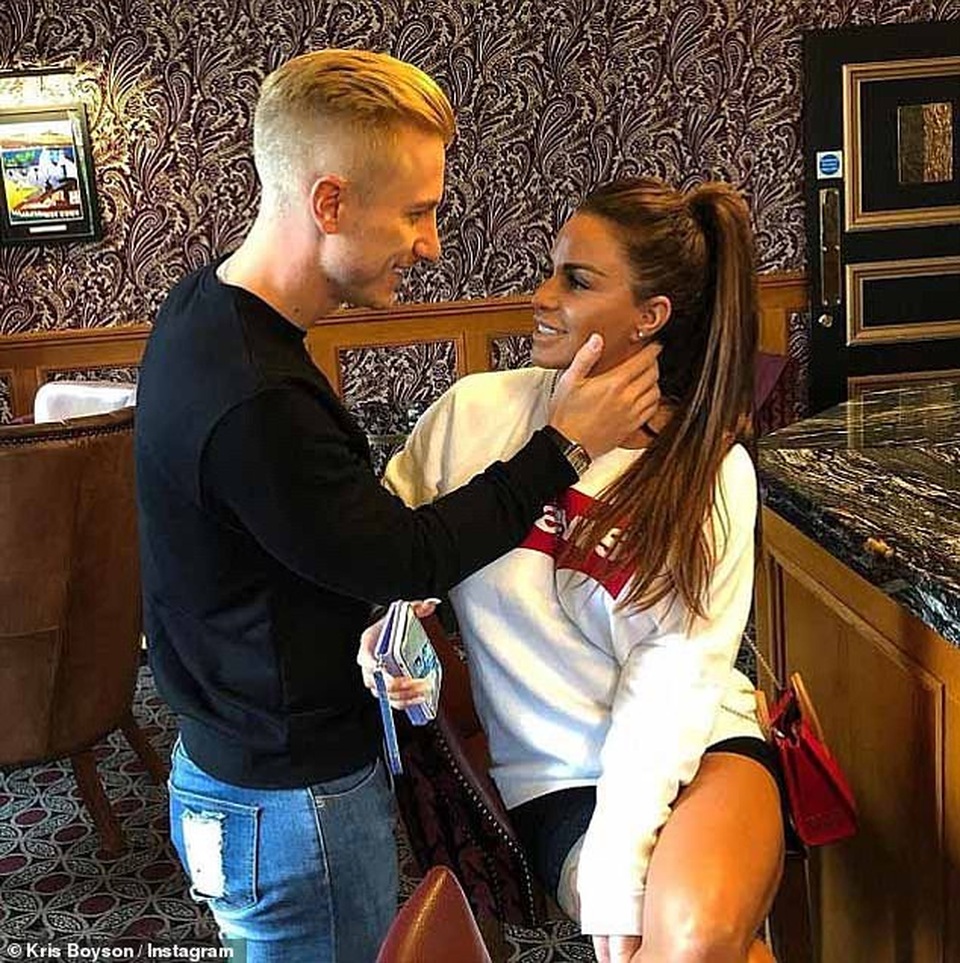 Người đẹp dao kéo Katie Price khoe dáng trên biển - 10 Người đẹp dao kéo Katie Price khoe dáng trên biển - 10
