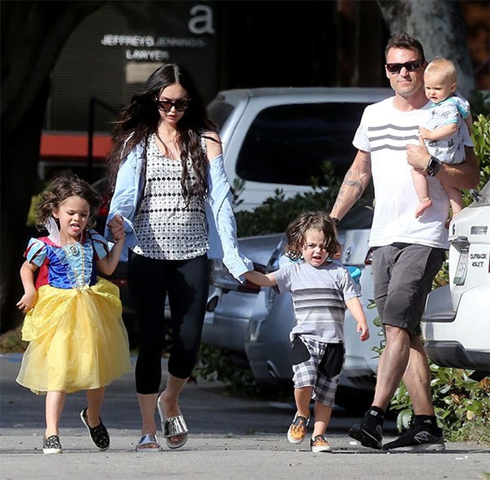 Megan Fox xinh đẹp đưa con đi chơi công viên - 8 Megan Fox xinh đẹp đưa con đi chơi công viên - 8