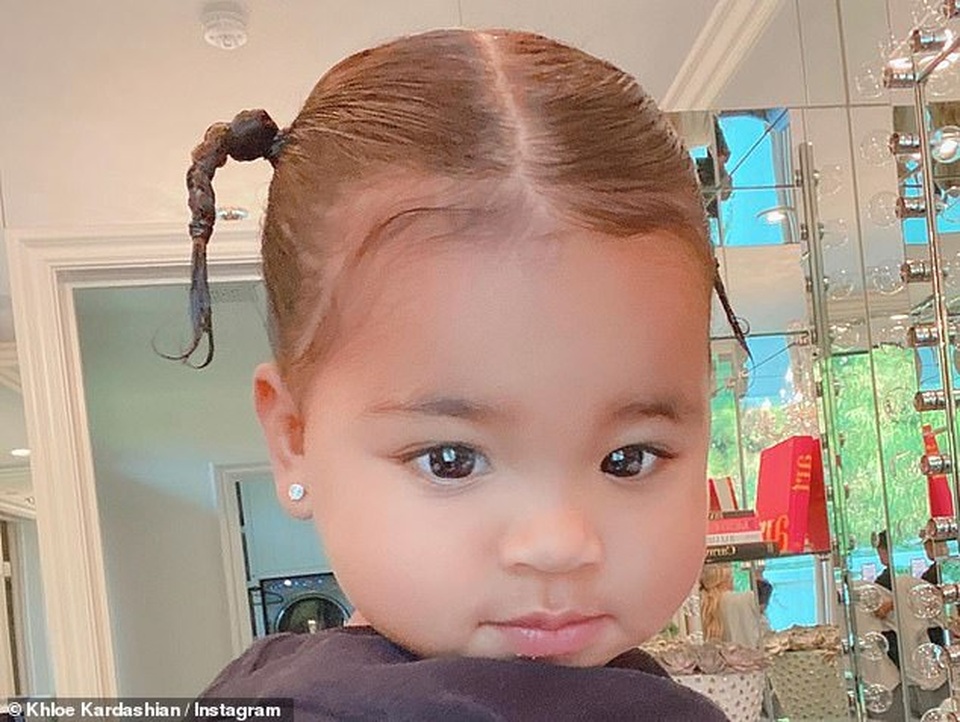 Khloe Kardashian đưa con gái cưng ra phố - 5 Khloe Kardashian đưa con gái cưng ra phố - 5