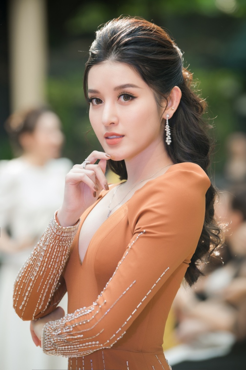 Phương Mai “bế” bụng bầu catwalk cùng Thu Thuỷ, Huyền My, Hồng Quế - 13