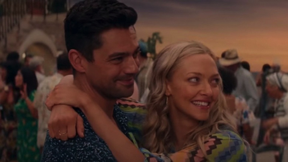 Những cặp sao đã chia tay mà vẫn phải giả vờ tình tứ - 1