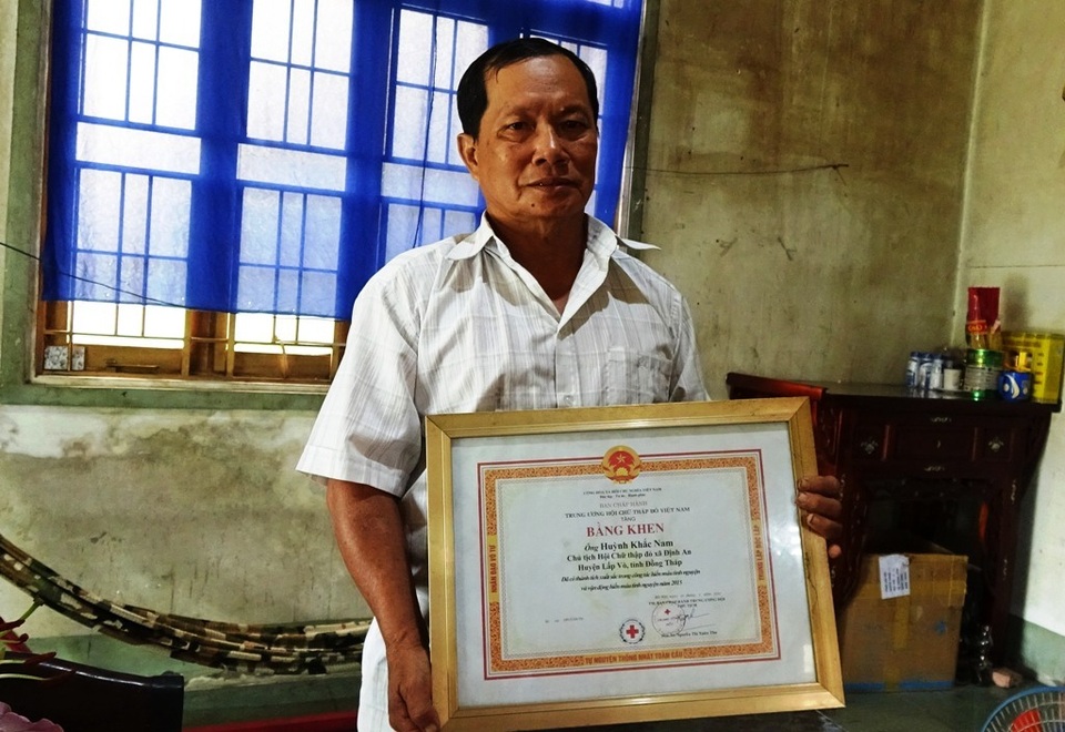 Cảm phục người đàn ông nửa đêm vào bệnh viện cho máu cứu người - 2 Cảm phục người đàn ông nửa đêm vào bệnh viện cho máu cứu người - 2