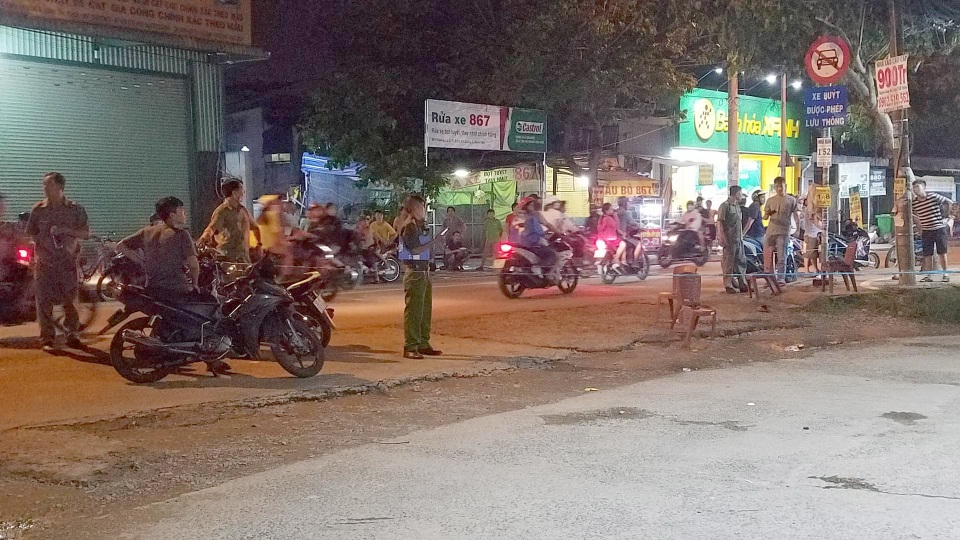 Hỗn chiến sau va quẹt xe máy, 1 người bị đâm chết - 1 Hỗn chiến sau va quẹt xe máy, 1 người bị đâm chết - 1