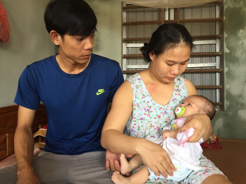 Ánh mắt cầu cứu của bé gái 5 tháng tuổi bị ung thư máu - 8 Ánh mắt cầu cứu của bé gái 5 tháng tuổi bị ung thư máu - 8