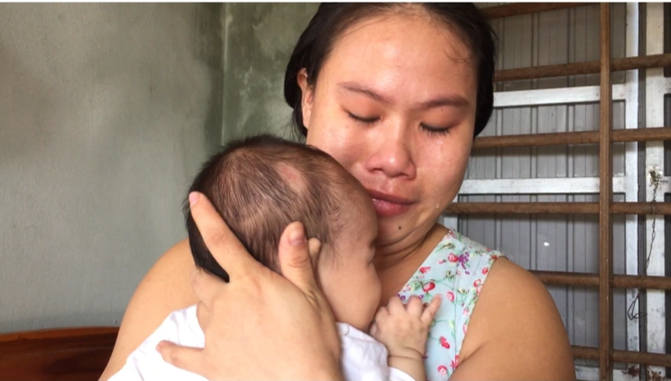 Ánh mắt cầu cứu của bé gái 5 tháng tuổi bị ung thư máu - 6 Ánh mắt cầu cứu của bé gái 5 tháng tuổi bị ung thư máu - 6