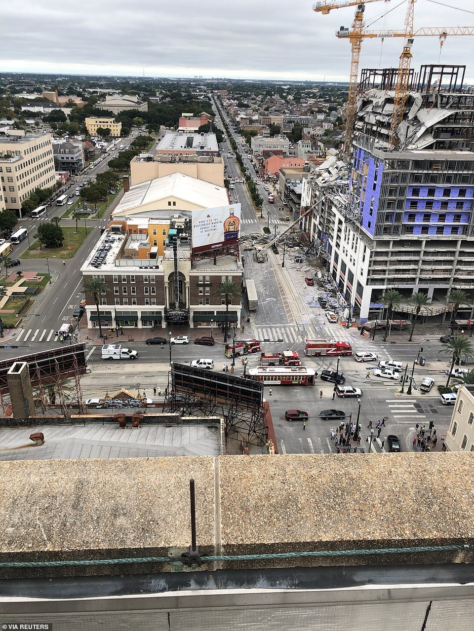 Kinh hoàng tòa nhà đang xây dựng bất ngờ đổ sập - 7 Kinh hoàng tòa nhà đang xây dựng bất ngờ đổ sập - 7