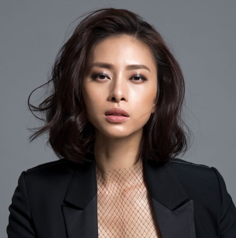 Ngô Thanh Vân, Phạm Hương chỉ trích ca sĩ mặc áo dài “không quần” - 4 Ngô Thanh Vân, Phạm Hương chỉ trích ca sĩ mặc áo dài “không quần” - 4