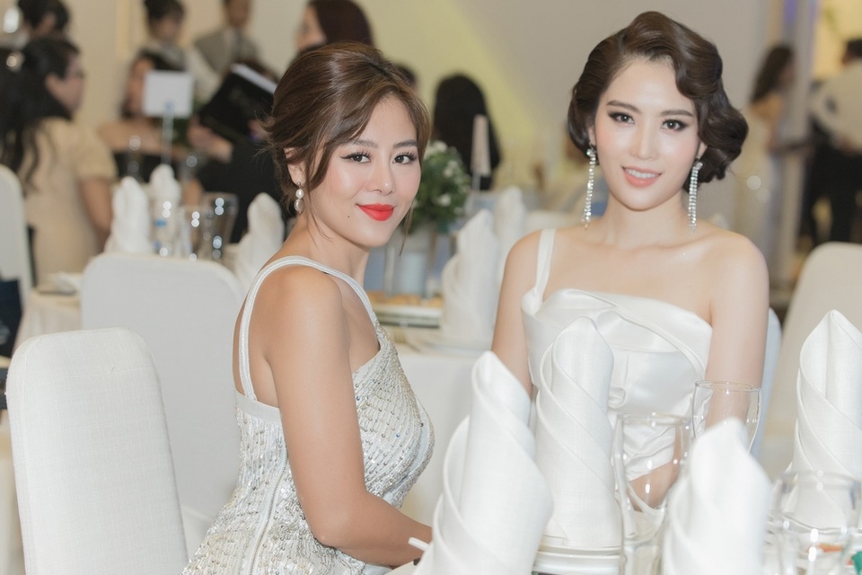 Nam Thư diện váy cắt xẻ táo bạo - 7 Nam Thư diện váy cắt xẻ táo bạo - 7