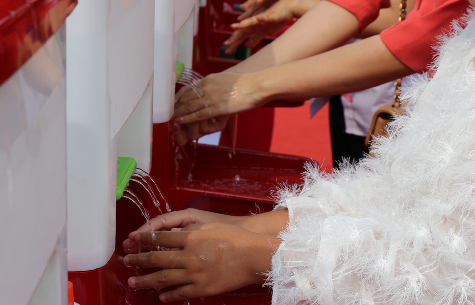 Rửa tay sạch: Vắcxin phòng nhiều bệnh hiệu quả - 2 Rửa tay sạch: Vắcxin phòng nhiều bệnh hiệu quả - 2