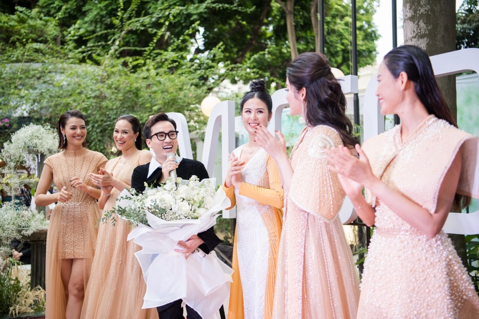 Phương Mai “bế” bụng bầu catwalk cùng Thu Thuỷ, Huyền My, Hồng Quế - 10