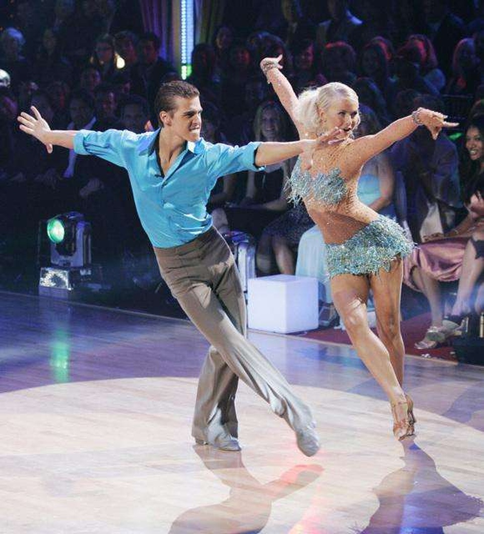 Julianne Hough đau buồn khi mất 2 cún cưng - 6 Julianne Hough đau buồn khi mất 2 cún cưng - 6