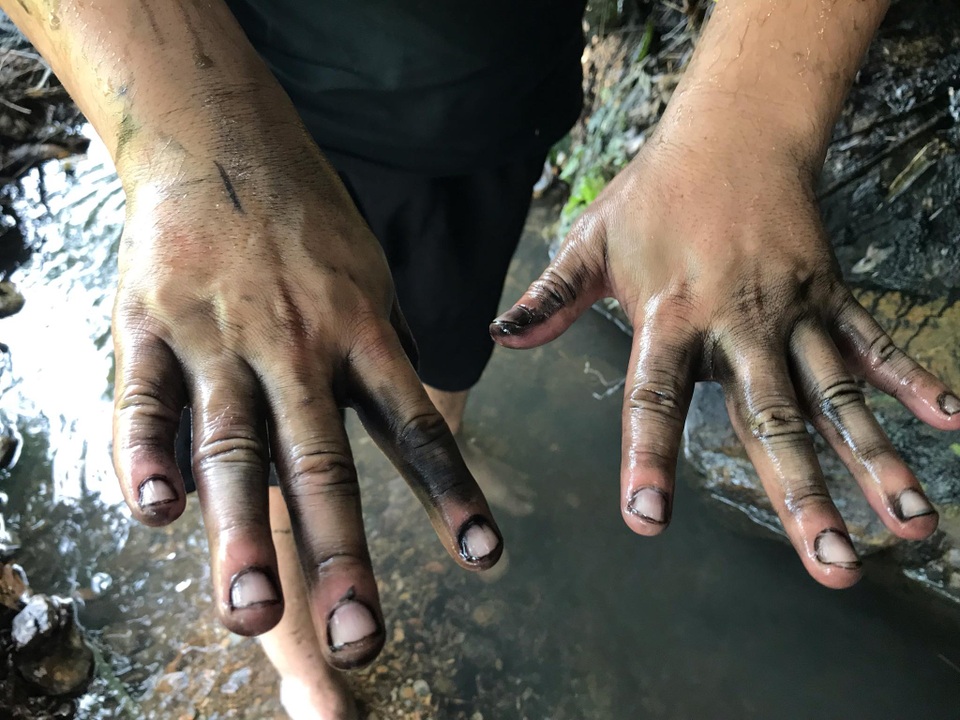 Hãi hùng hình ảnh nguồn nước đen ngòm dầu thải của Nhà máy nước sạch sông Đà - 10 Hãi hùng hình ảnh nguồn nước đen ngòm dầu thải của Nhà máy nước sạch sông Đà - 10