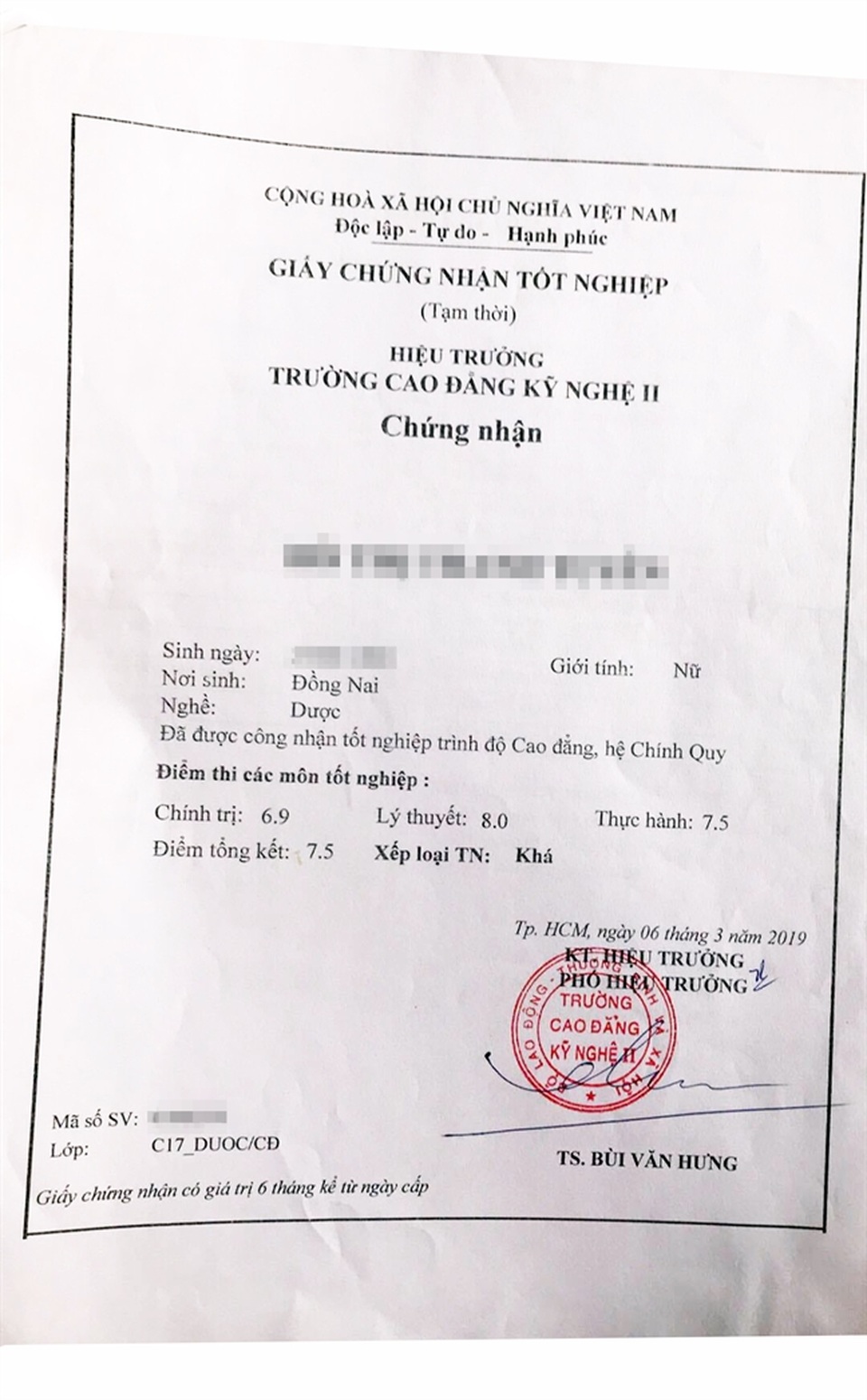 Trường tuyển sinh “lập lờ”, sinh viên tốt nghiệp cả năm vẫn chưa có bằng - 1 Trường tuyển sinh “lập lờ”, sinh viên tốt nghiệp cả năm vẫn chưa có bằng - 1