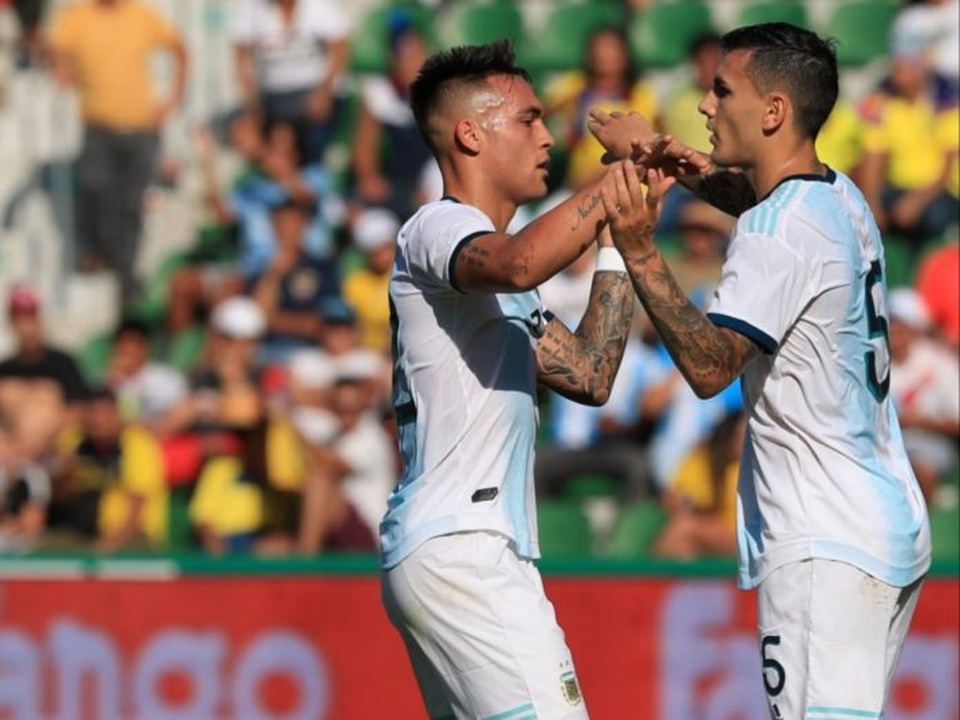 Vắng Messi, Argentina vẫn dội mưa bàn thắng vào lưới Ecuador - 1