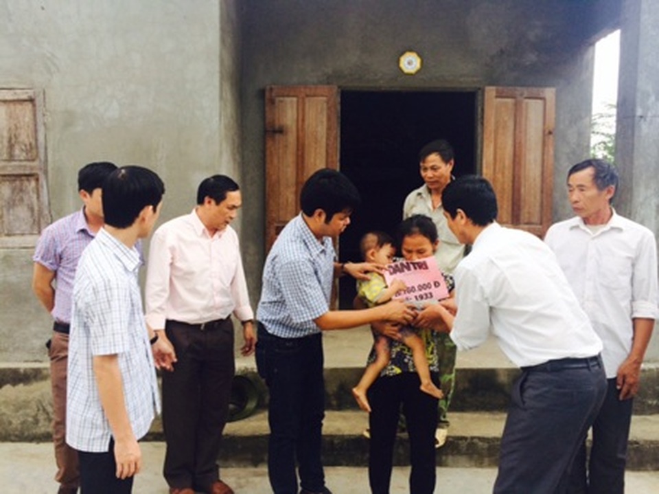 Bé gái 2 tuổi bị nồi canh đang sôi đổ lên người giờ đã bước chân vào lớp một - 4 Bé gái 2 tuổi bị nồi canh đang sôi đổ lên người giờ đã bước chân vào lớp một - 4