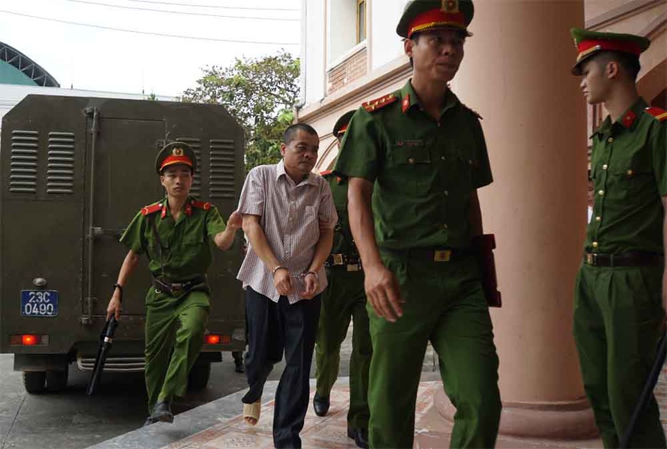 Xét xử gian lận thi cử ở Hà Giang: Đây là lần đầu tiên bị cáo nâng điểm! - 2 Xét xử gian lận thi cử ở Hà Giang: Đây là lần đầu tiên bị cáo nâng điểm! - 2