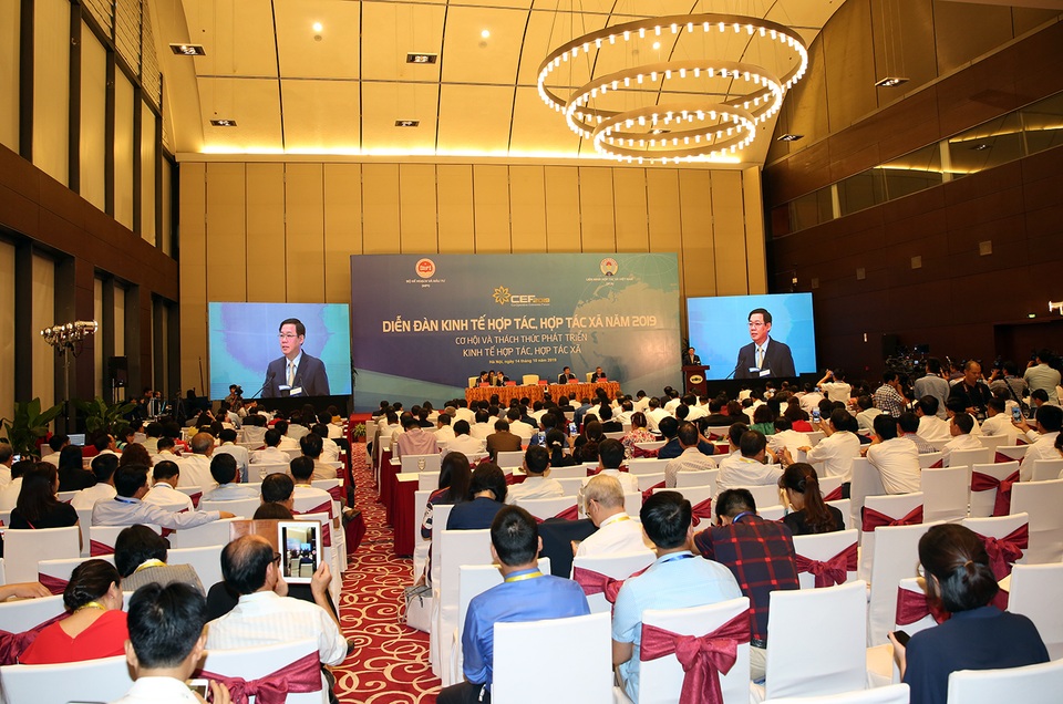 Phó Thủ tướng phê bình lãnh đạo Bộ Tài chính, TNMT “vắng mặt” tại Diễn đàn Kinh tế - 2 Phó Thủ tướng phê bình lãnh đạo Bộ Tài chính, TNMT “vắng mặt” tại Diễn đàn Kinh tế - 2