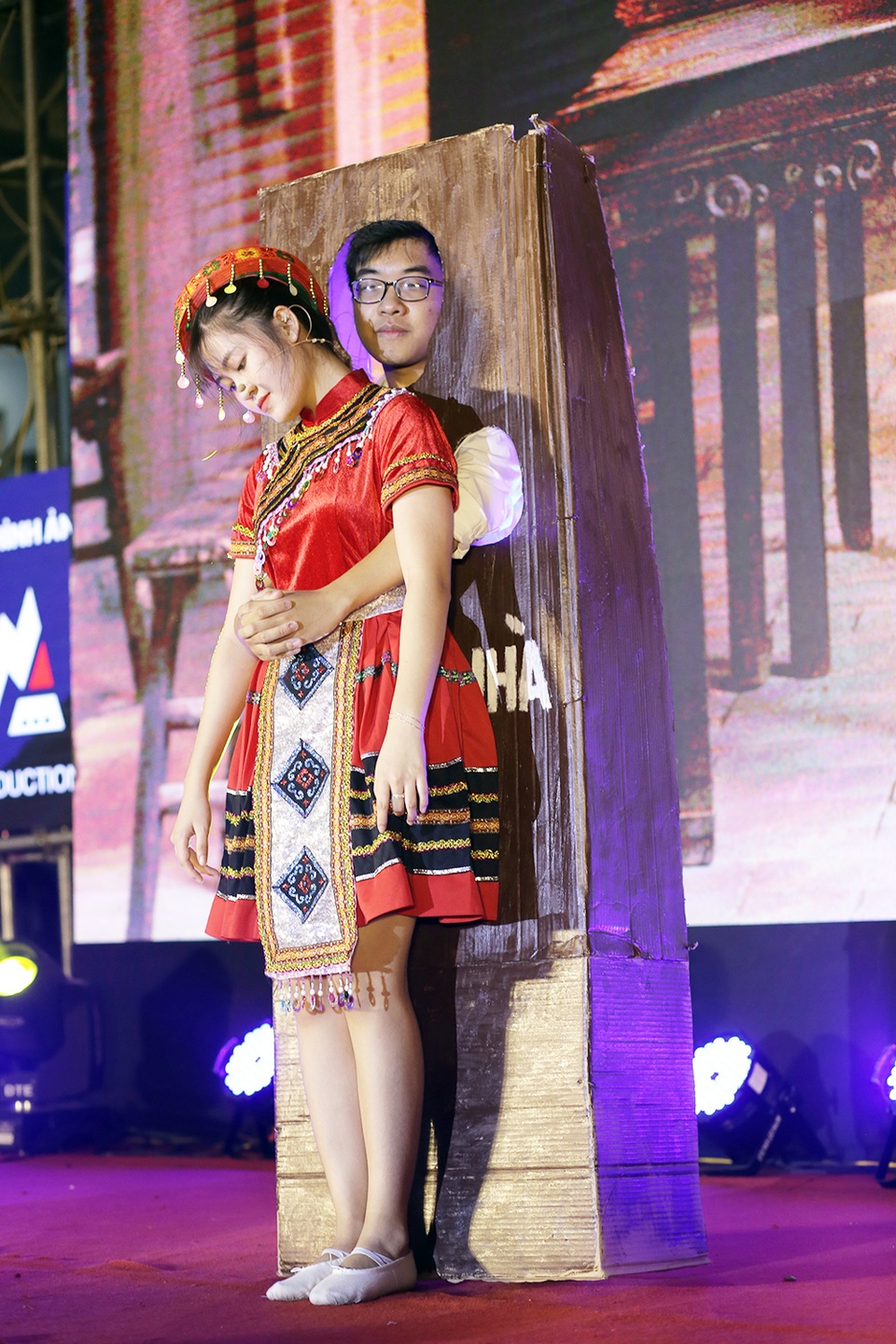Nam thanh nữ tú ĐH Luật tổ chức đêm gala đón tân sinh viên - 10 Nam thanh nữ tú ĐH Luật tổ chức đêm gala đón tân sinh viên - 10