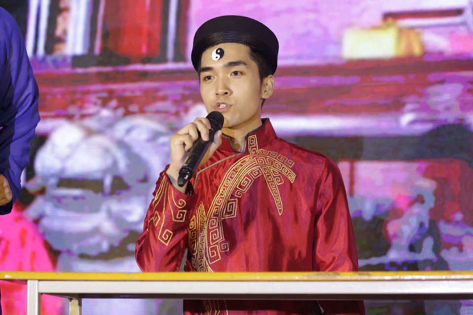 Nam thanh nữ tú ĐH Luật tổ chức đêm gala đón tân sinh viên - 2 Nam thanh nữ tú ĐH Luật tổ chức đêm gala đón tân sinh viên - 2