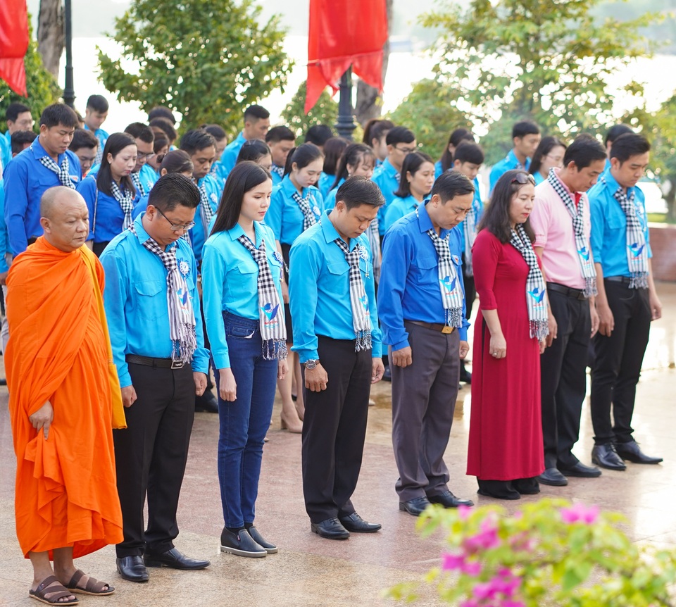 Hoa khôi Huỳnh Thúy Vi vào Ban chấp hành Hội Liên hiệp Thanh niên Cần Thơ - 2 Hoa khôi Huỳnh Thúy Vi vào Ban chấp hành Hội Liên hiệp Thanh niên Cần Thơ - 2