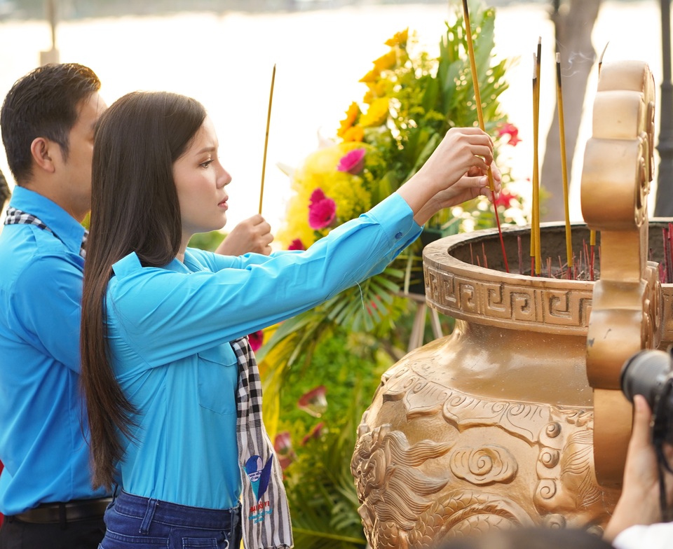 Hoa khôi Huỳnh Thúy Vi vào Ban chấp hành Hội Liên hiệp Thanh niên Cần Thơ - 3 Hoa khôi Huỳnh Thúy Vi vào Ban chấp hành Hội Liên hiệp Thanh niên Cần Thơ - 3