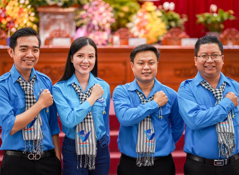 Hoa khôi Huỳnh Thúy Vi vào Ban chấp hành Hội Liên hiệp Thanh niên Cần Thơ - 10 Hoa khôi Huỳnh Thúy Vi vào Ban chấp hành Hội Liên hiệp Thanh niên Cần Thơ - 10