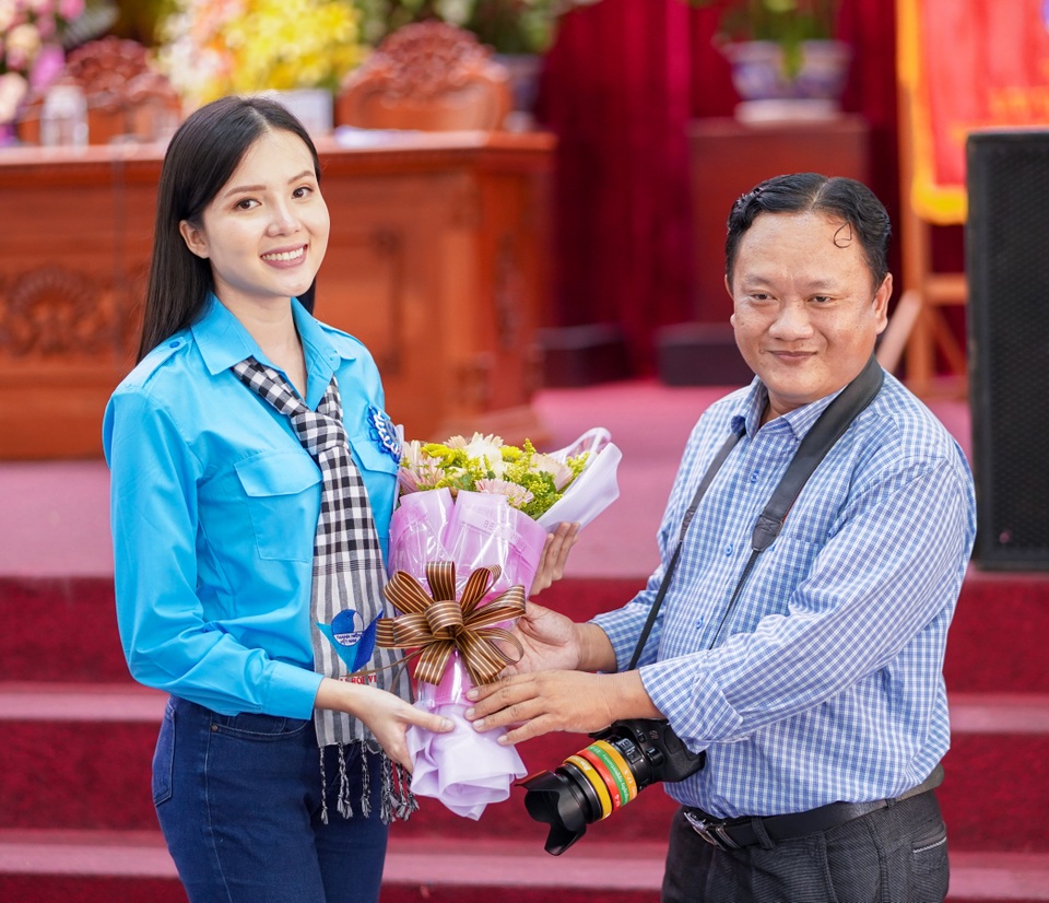 Hoa khôi Huỳnh Thúy Vi vào Ban chấp hành Hội Liên hiệp Thanh niên Cần Thơ - 11 Hoa khôi Huỳnh Thúy Vi vào Ban chấp hành Hội Liên hiệp Thanh niên Cần Thơ - 11