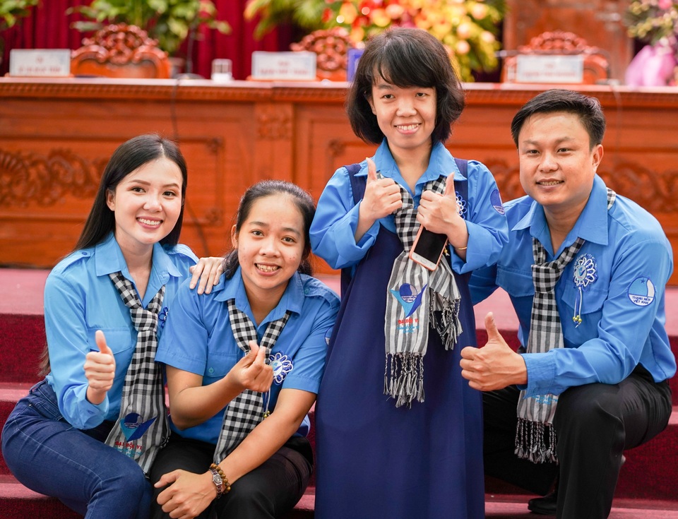 Hoa khôi Huỳnh Thúy Vi vào Ban chấp hành Hội Liên hiệp Thanh niên Cần Thơ - 12 Hoa khôi Huỳnh Thúy Vi vào Ban chấp hành Hội Liên hiệp Thanh niên Cần Thơ - 12