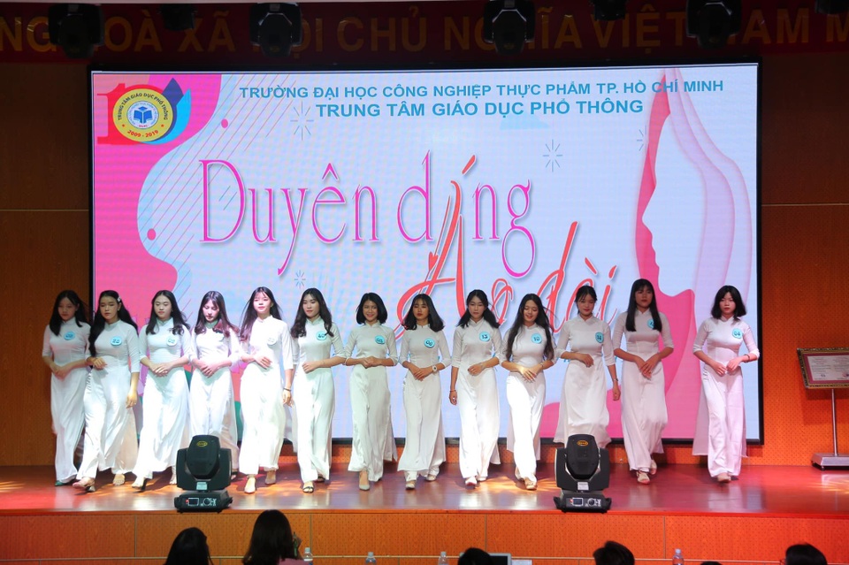 Nữ sinh Sài thành tươi xinh trong cuộc thi Duyên dáng áo dài - 1 Nữ sinh Sài thành tươi xinh trong cuộc thi Duyên dáng áo dài - 1