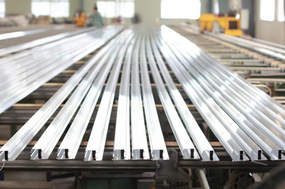 Hàng nhập từ Trung Quốc tăng mạnh, Bộ Công Thương thêm lo ngại chuyện “đội lốt” - 1 Hàng nhập từ Trung Quốc tăng mạnh, Bộ Công Thương thêm lo ngại chuyện “đội lốt” - 1