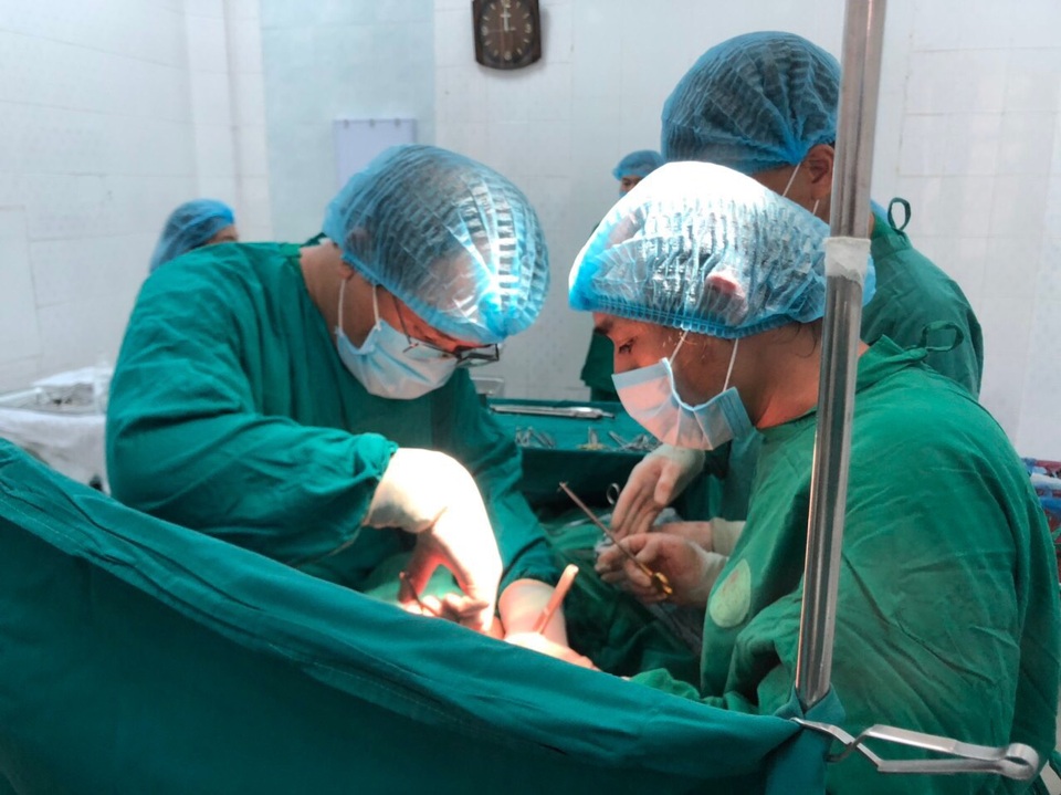 Cứu sống nữ bệnh nhân bị đâm thủng phổi, mất gần 3 lít máu - 1 Cứu sống nữ bệnh nhân bị đâm thủng phổi, mất gần 3 lít máu - 1